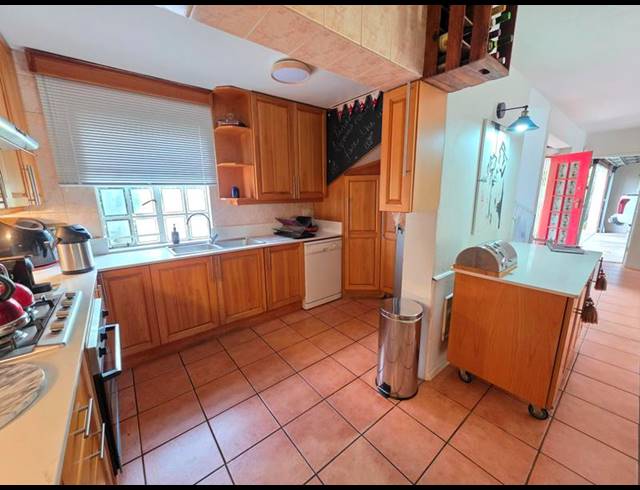 5 BEDROOM HOUSE FOR SALE IN GOLF PARK